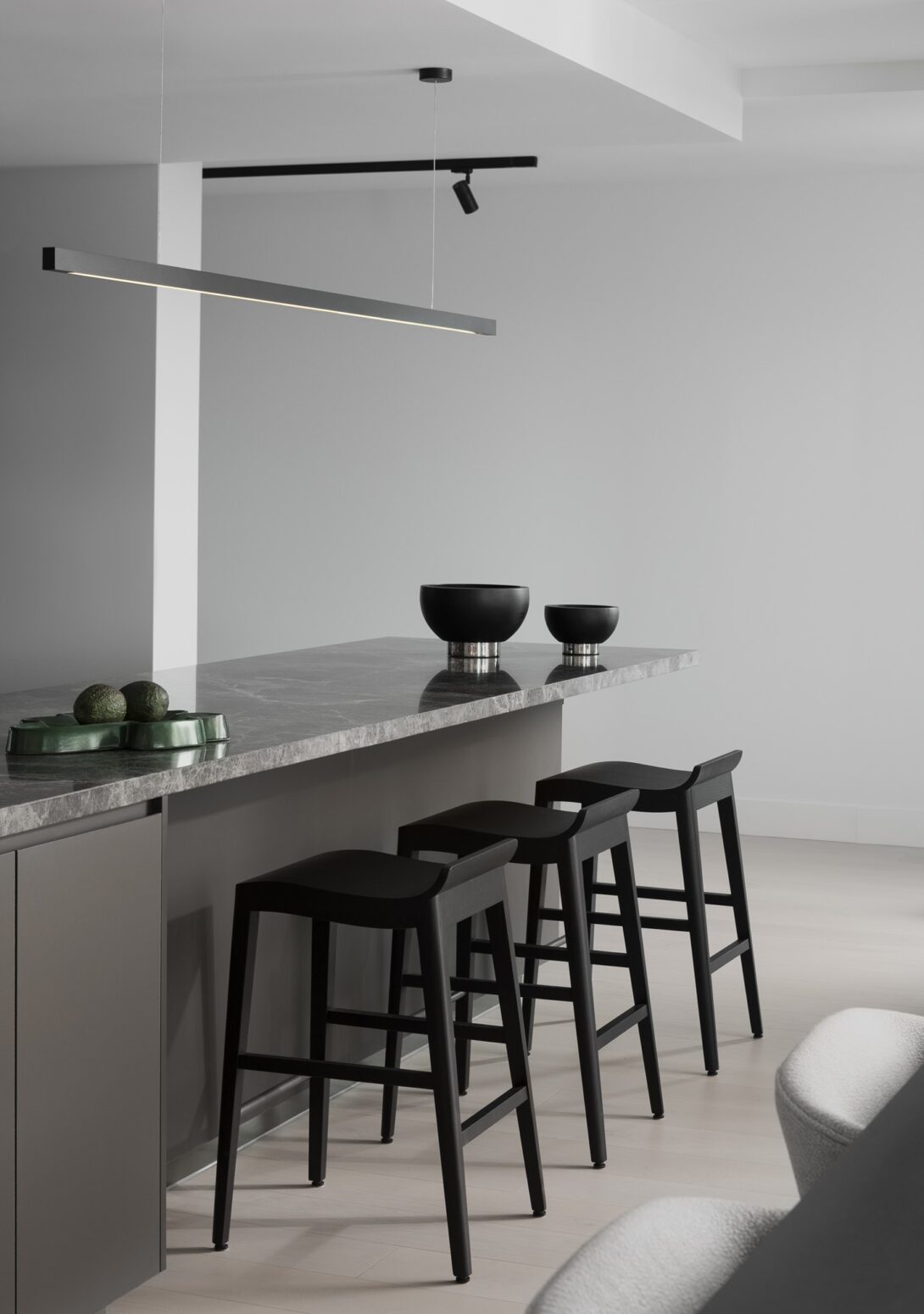 HC28 Harley Counter Stool: Black Oak