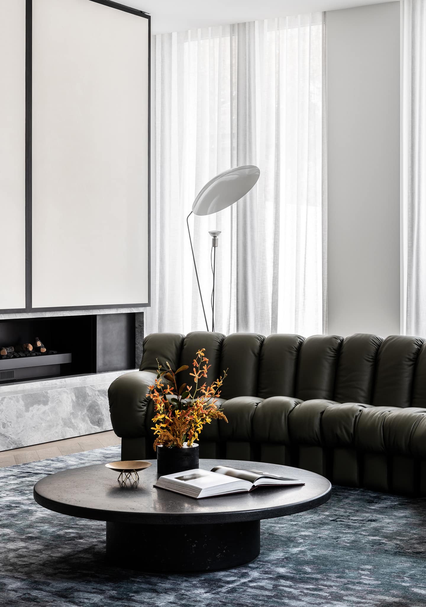 de Sede: DS-600 sofa, DS-612 Coffee Table 120cm. Credit: Mim Design: Horsburgh Grove Apartment. Credit: Tim Kaye. de Sede: DS-600 sofa, DS-612 Coffee Table 120cm. Credit: Mim Design: Horsburgh Grove Apartment. Credit: Tim Kaye.