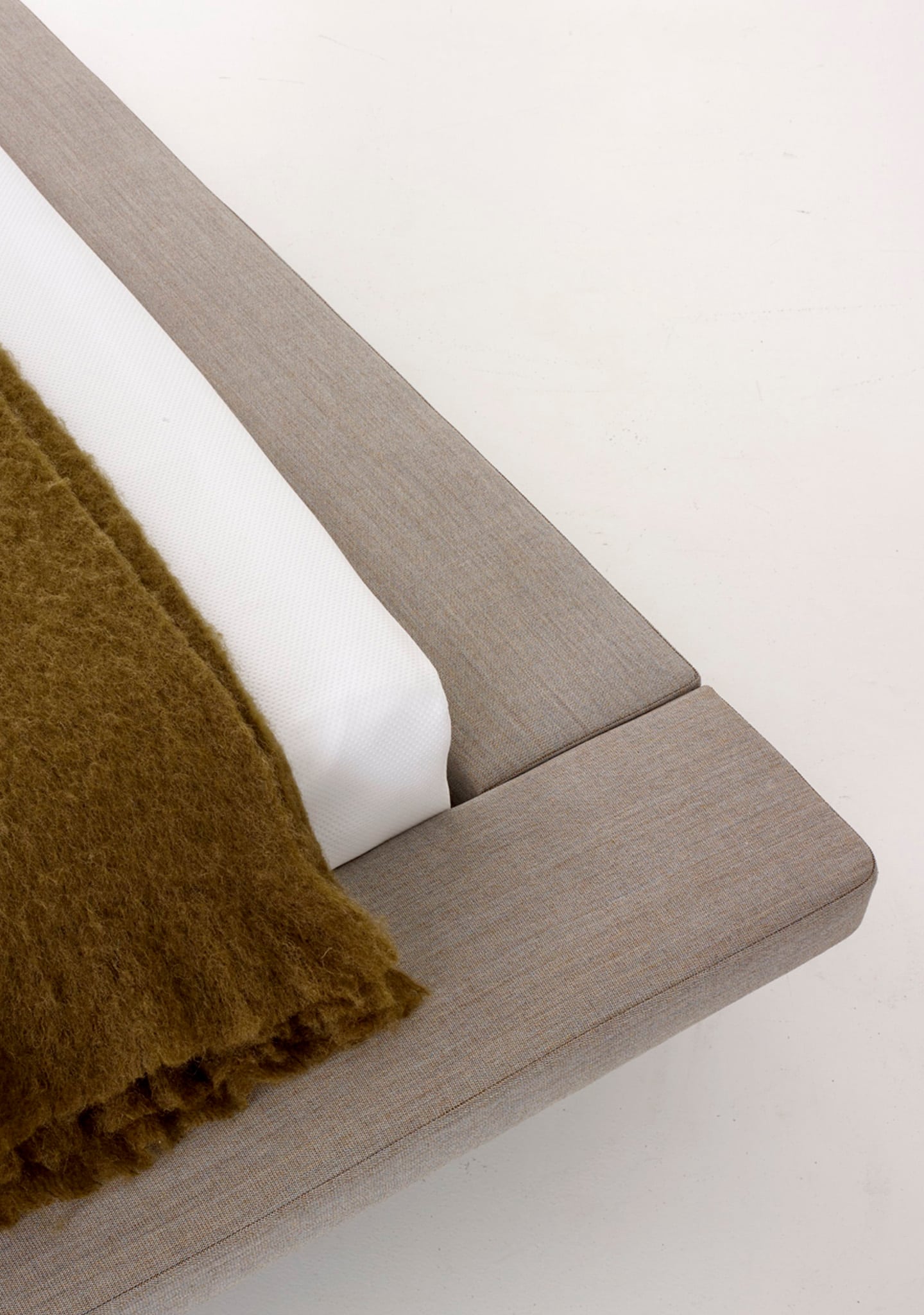 Ligne Roset Peter Maly 2 BED Detail Ligne Roset Peter Maly 2 BED Detail