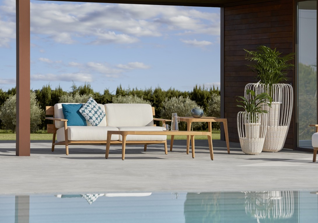 POINT Paralel Side table insitu
