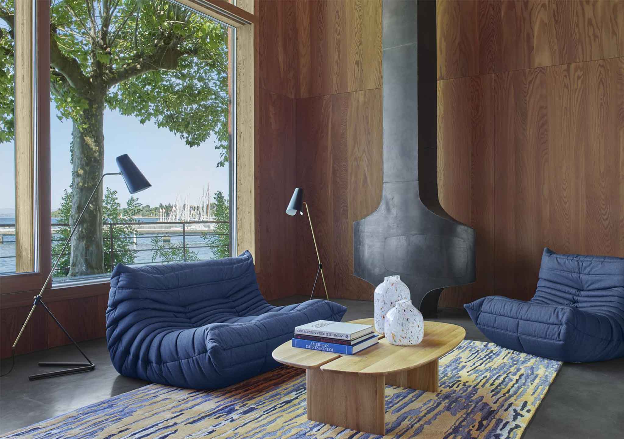 Ligne Roset: G21 Floor Lamp in Black Ligne Roset: G21 Floor Lamp in Black