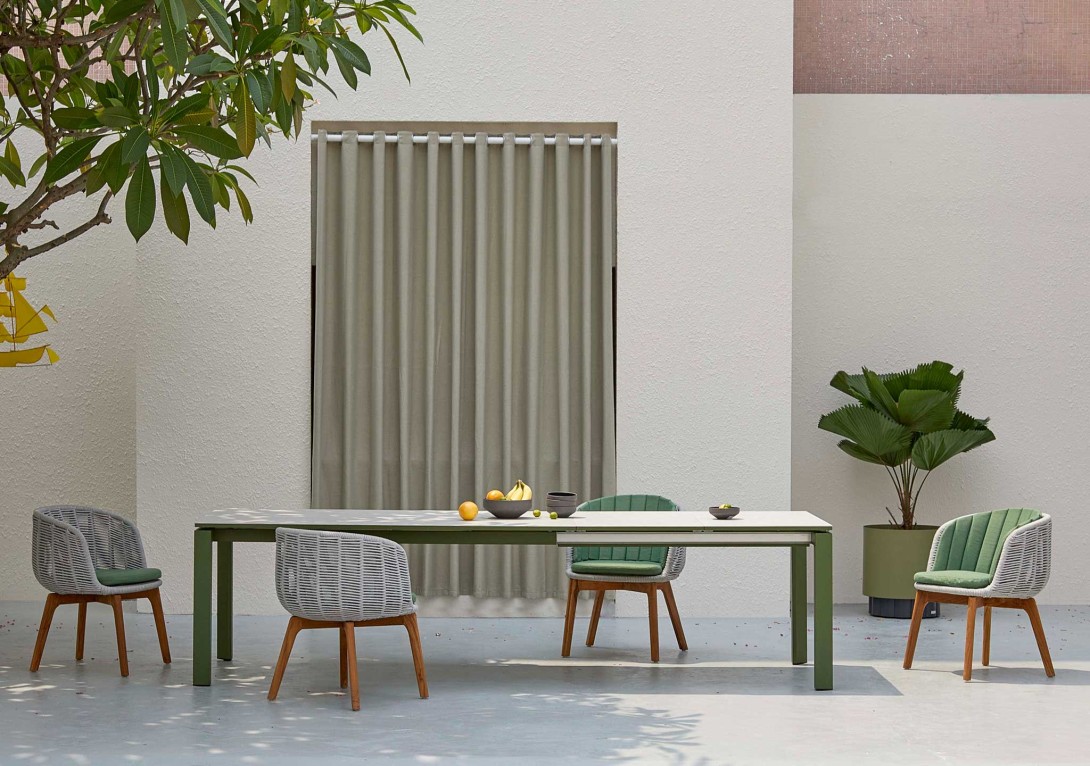 KUND ESIGN BAGEL ARMCHAIR TEAK LEGS