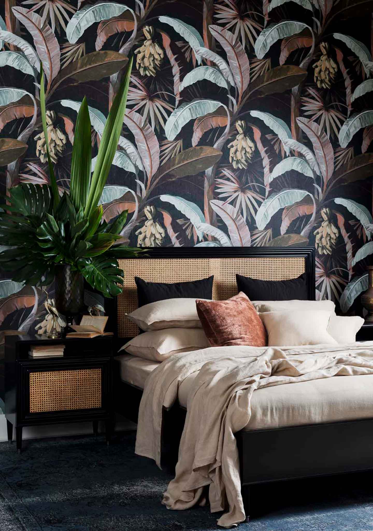 Trevi Bedside Table and Bed Arte Brotto Nero Trevi Bedside Table and Bed Arte Brotto Nero