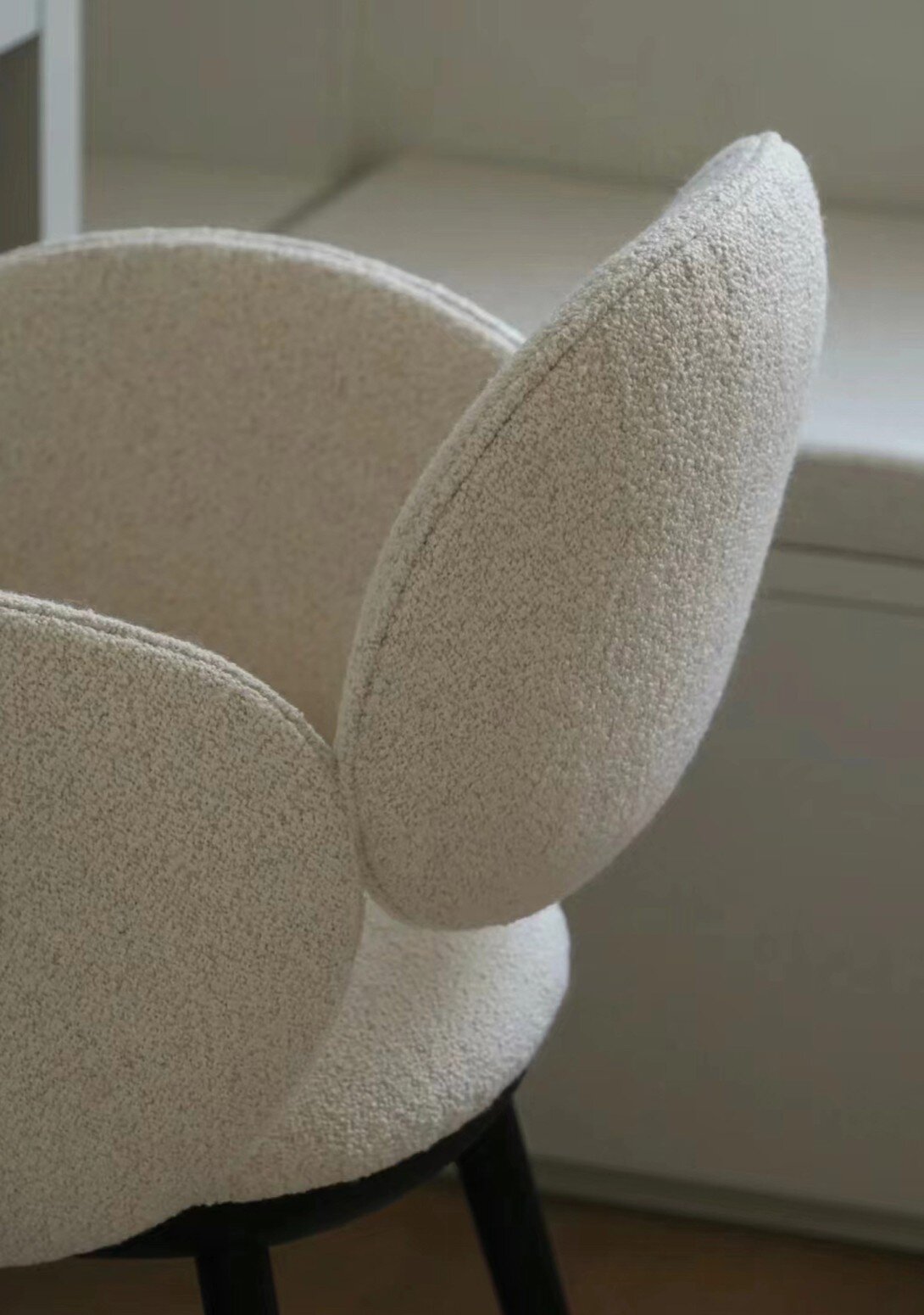 HC28 Cosmo Bonbon Chair