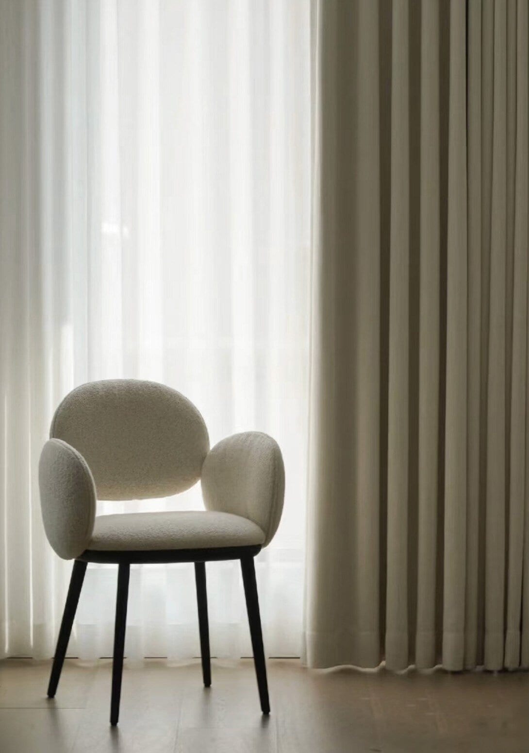 HC28 Cosmo Bonbon Chair