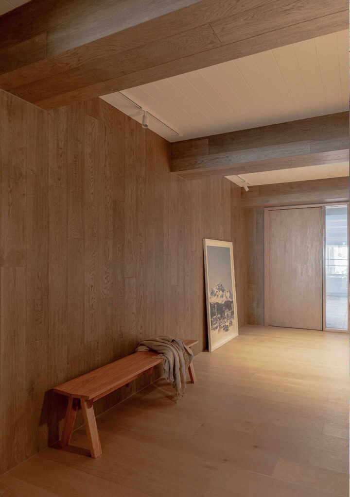 Aprés Ski Aparment Mt Buller. Credit: Fry Studio, Alpine Visuals DOMO Entrance