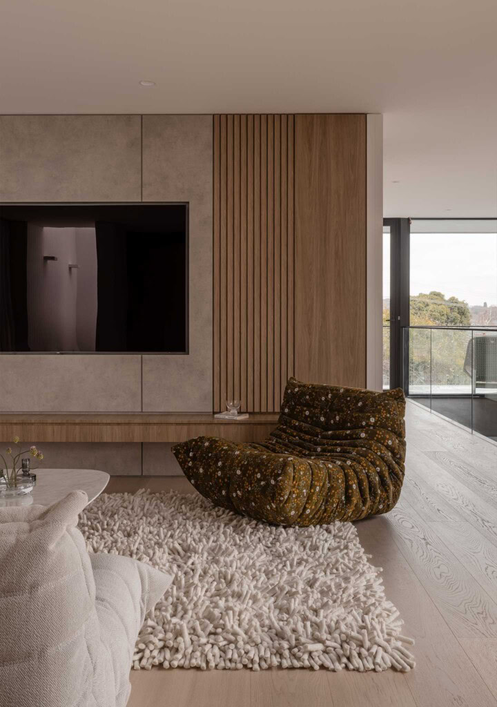 DOMO Deepdene Modern House Melbourne Sky Architect Arch Chris Murray TOGO Fireside Chair Floraly Etang