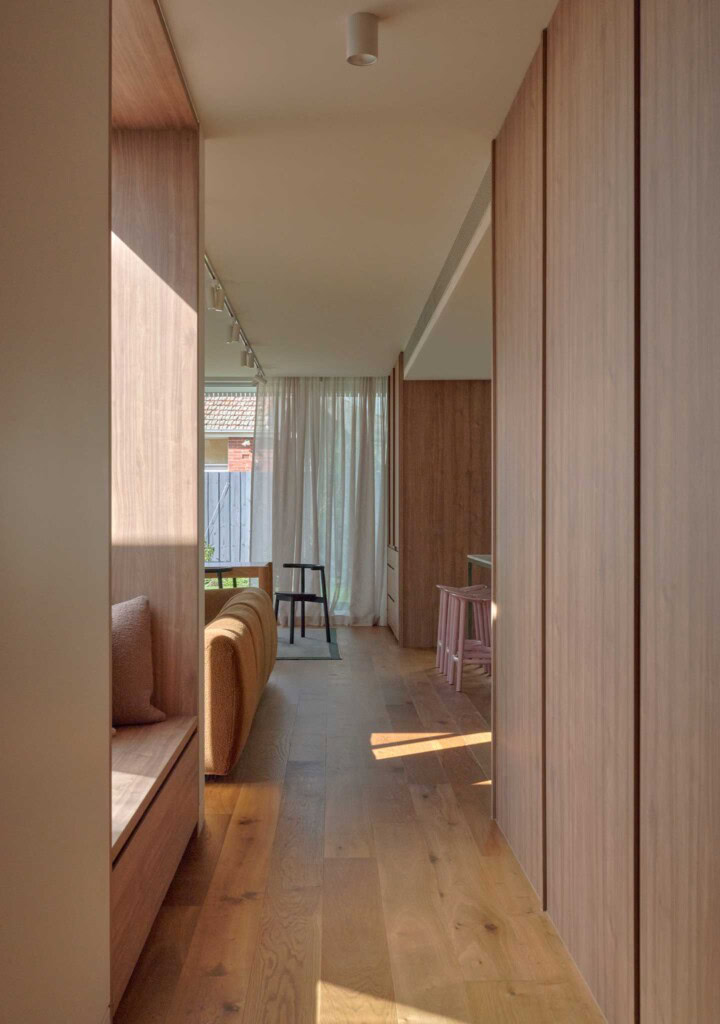 Alfred St House FYC Architects Veeral Patel DOMO colourful house melbourne hallway